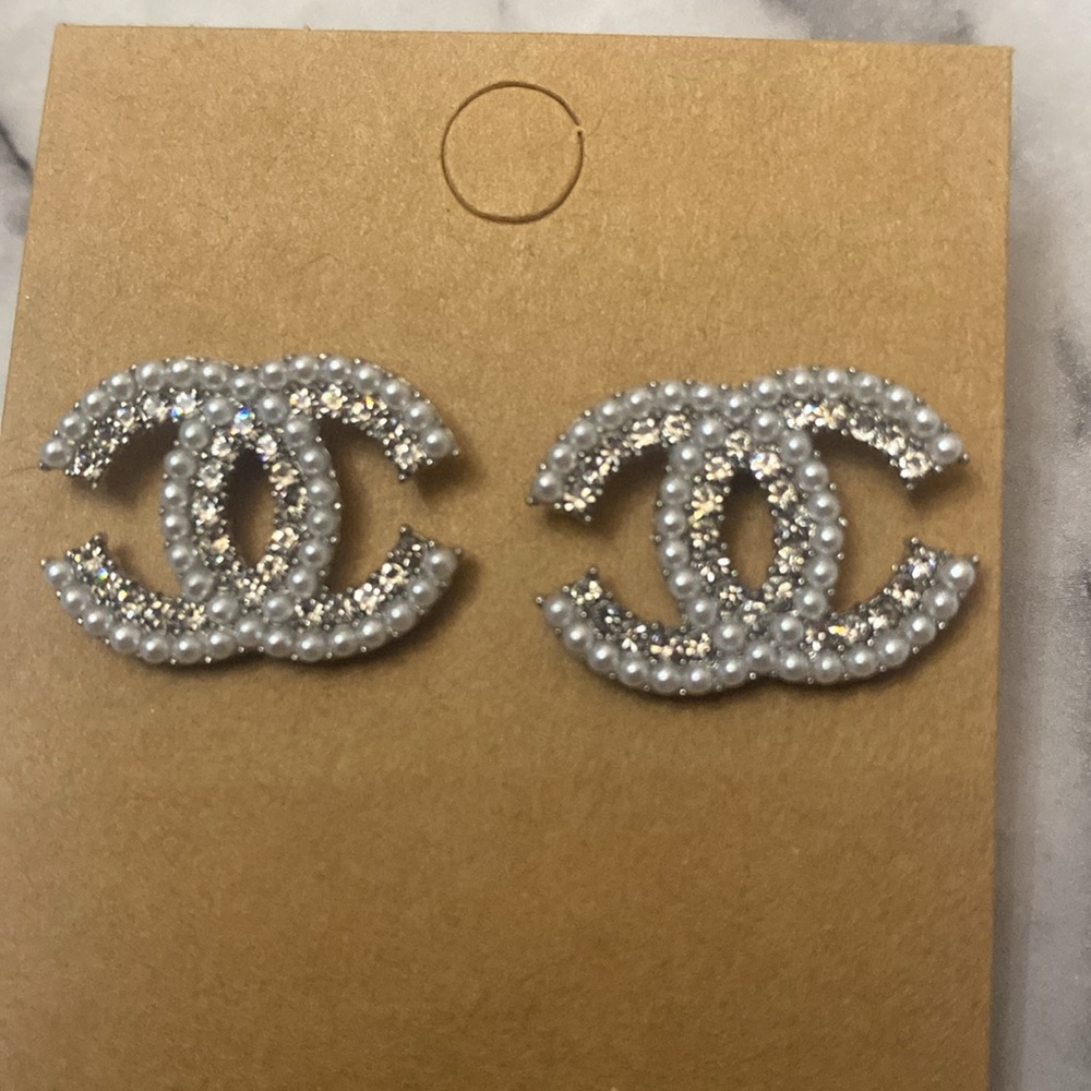 Nwt Beautiful fashion earrings - Picture 5 of 5